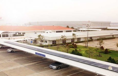 ระบบ Solarcell แบบ Ongrid ใช้แผงโซล่าเซลแบบ Poly SHARP Solar กริดอินเวอร์เตอร์ Leonics ติดตั้งบนหลังคา