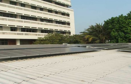 ระบบ Solarcell แบบ Ongrid ใช้แผงโซล่าเซลแบบ โพลี SHARP ขนาด 121วัตต์ กริดอินเวอร์เตอร์ ABB ติดตั้งบนหลังคาอาคาร